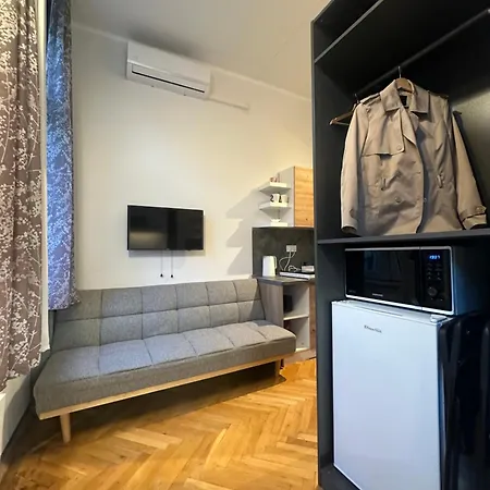 Elegant Central Studio Metro ,Tram At Your Door Διαμέρισμα