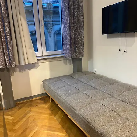 Elegant Metro ,tram At Your Door